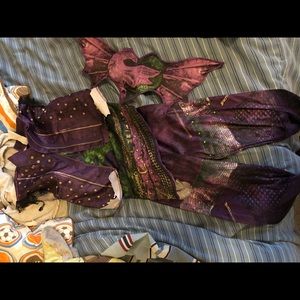 Decedents costume. (4-6)